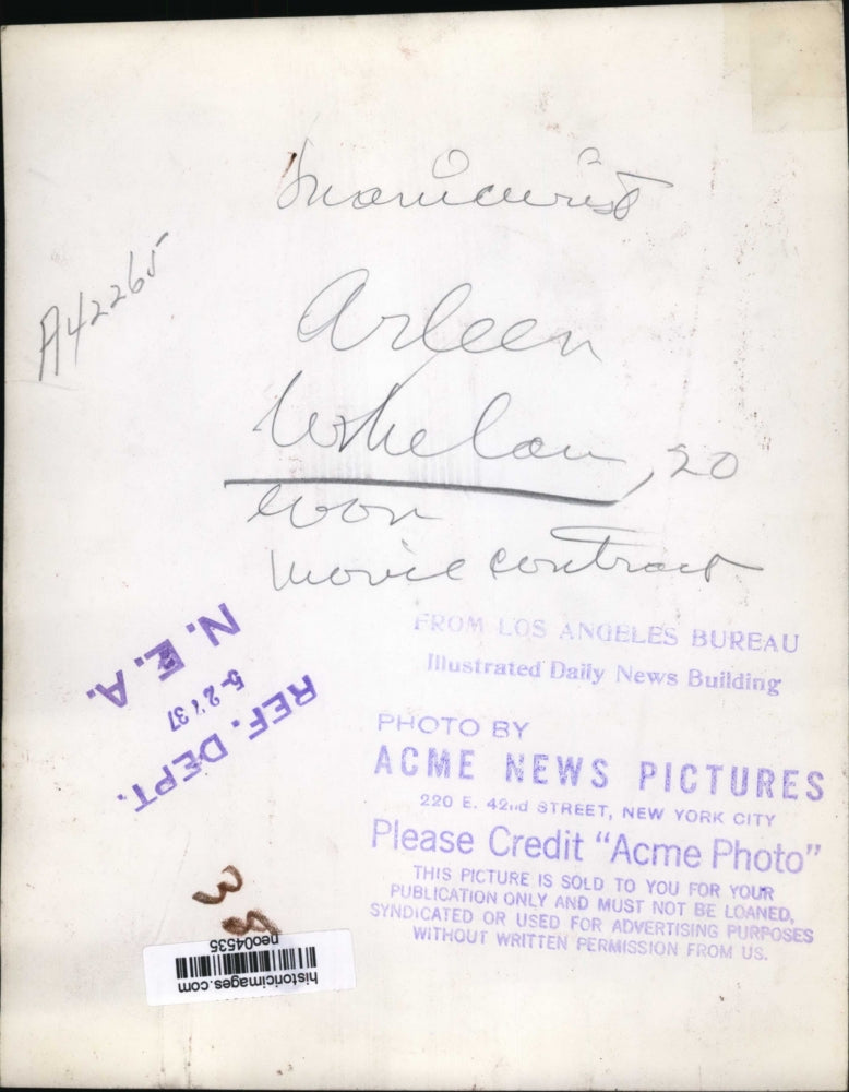 Load image into Gallery viewer, 1937 Press Photo Manicurist Arleen Whelan, Won Movie Contract - neo04535
