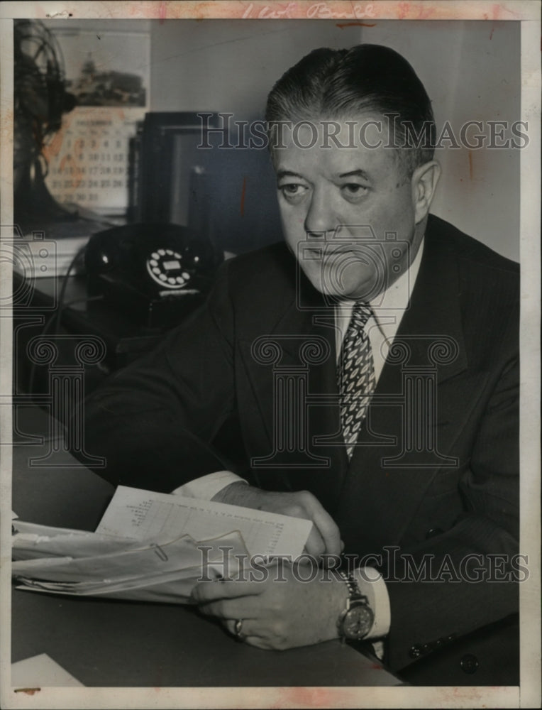 Load image into Gallery viewer, 1947 Press Photo Robert M. LaFollette, Wisconsin Senator - neo04640
