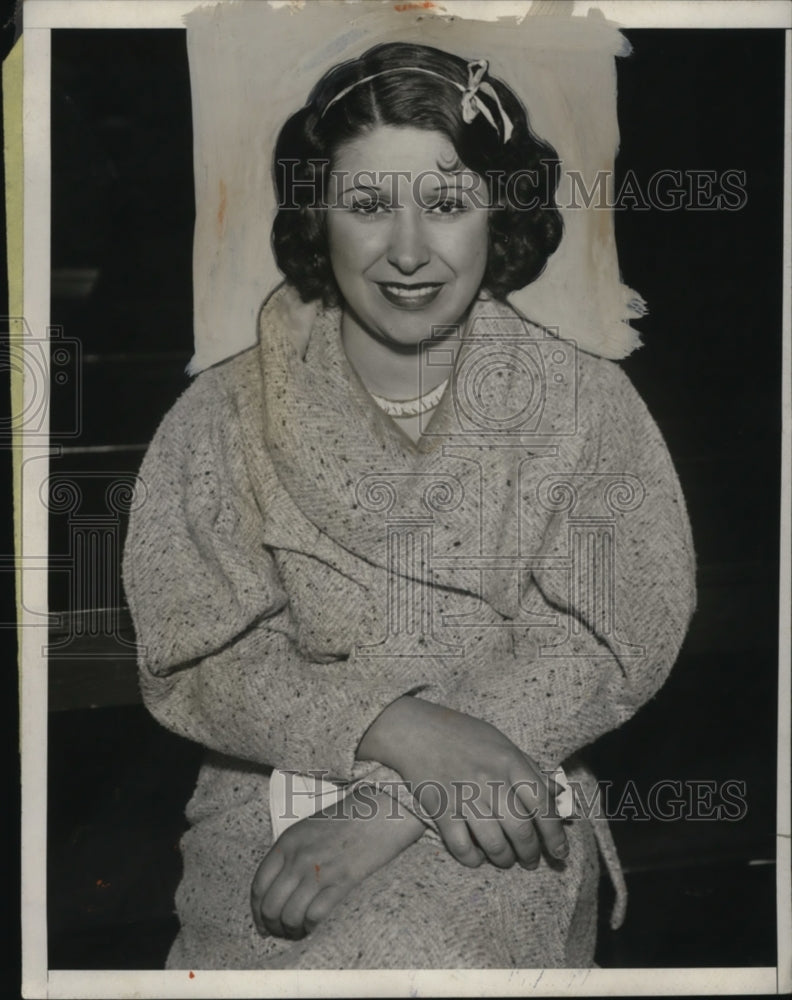 1933 Press Photo Betty Gardena held for questioning in death of Henry Arnold