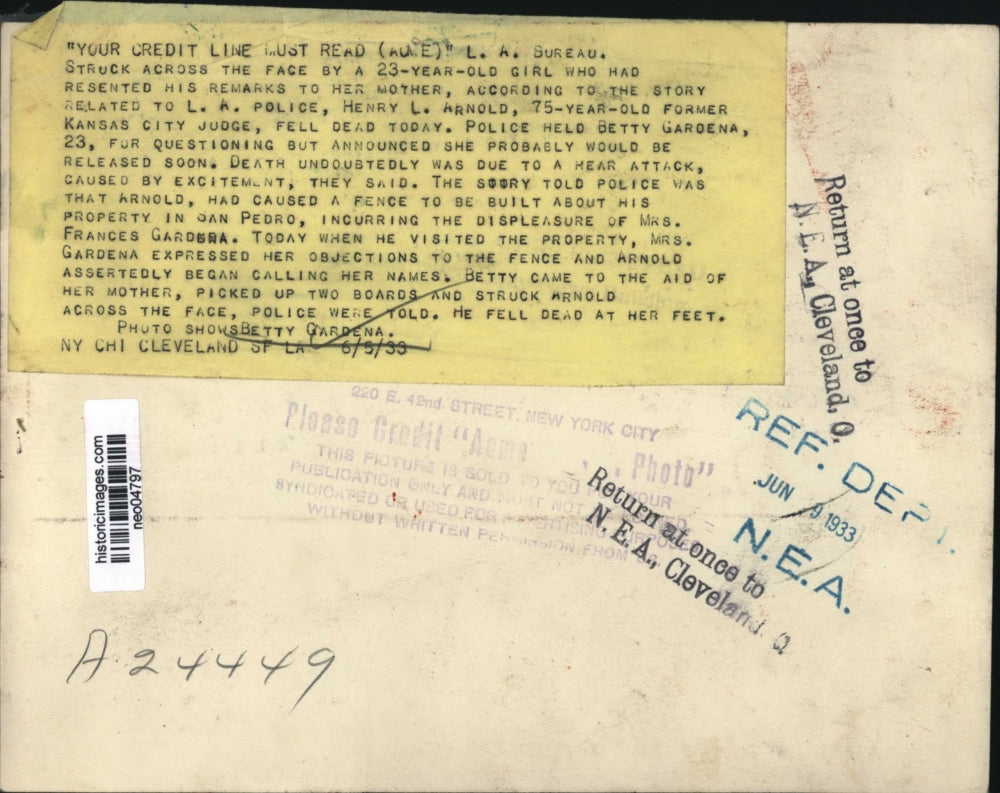 1933 Press Photo Betty Gardena held for questioning in death of Henry Arnold