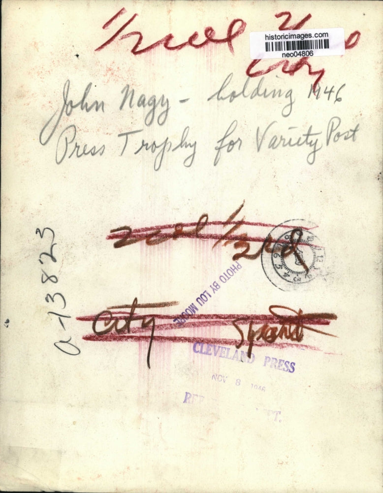 1946 Press Photo John Nagy with press trophy - neo04806