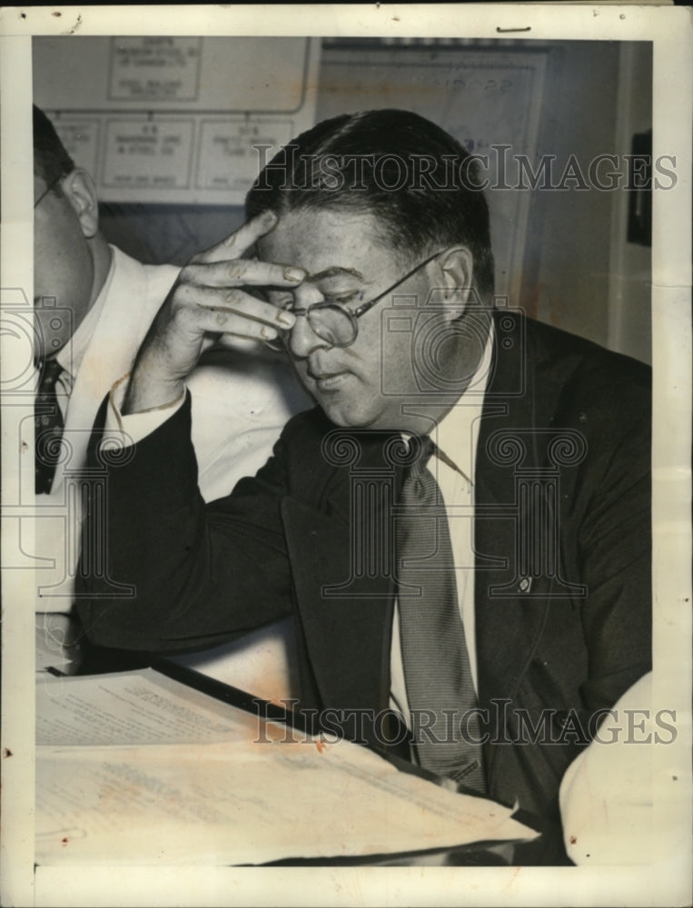 Load image into Gallery viewer, 1938 Press Photo Senator Robert LaFollette at Senate Civil Liberties Hearing

