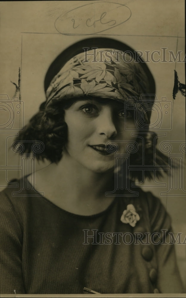 1926 Press Photo Violet Oliver of California - neo04984
