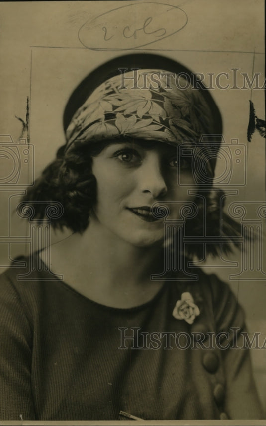 1926 Press Photo Violet Oliver of California - neo04984