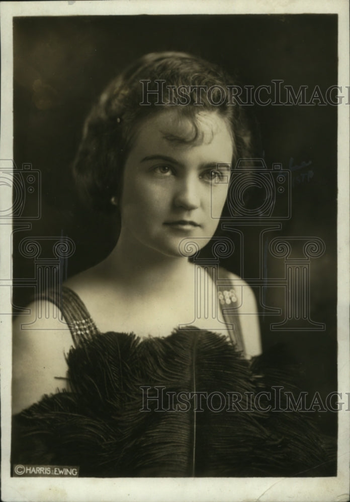 Load image into Gallery viewer, 1921 Press Photo Annie Laurie Hardesty Executive clerk to E. Mont Reily
