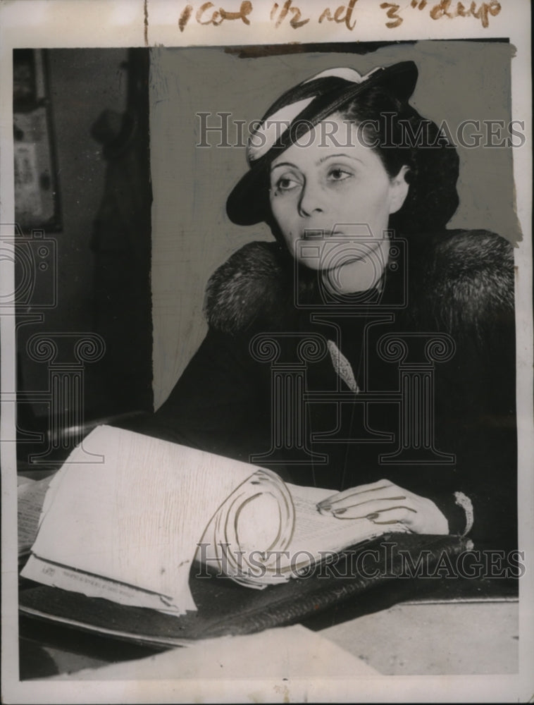 1937 Press Photo Madaline Walsh in Court, Sued by Ex-Husband Christy Walsh