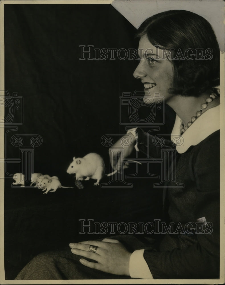 1931 Press Photo Miss Edith Eddy co-ed of College of Puget Sound With Her Pets