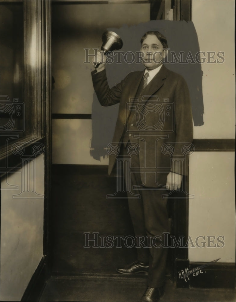 Load image into Gallery viewer, 1925 Press Photo L.M. Long Director of Farm Service rings bell for voters

