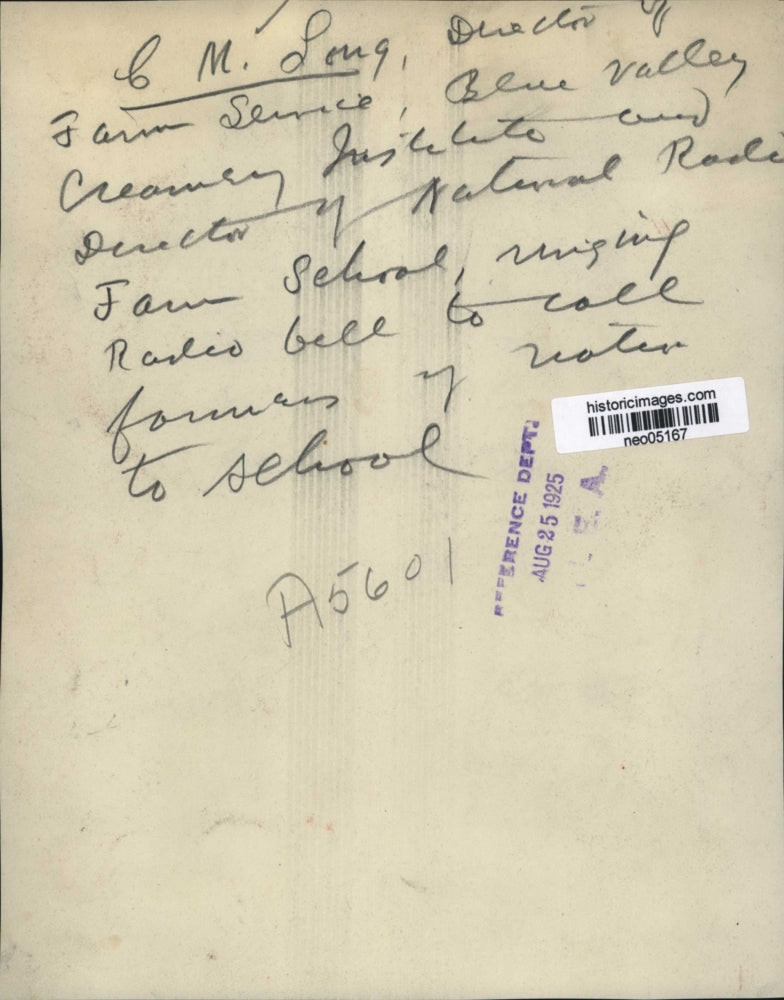 1925 Press Photo L.M. Long Director of Farm Service rings bell for voters