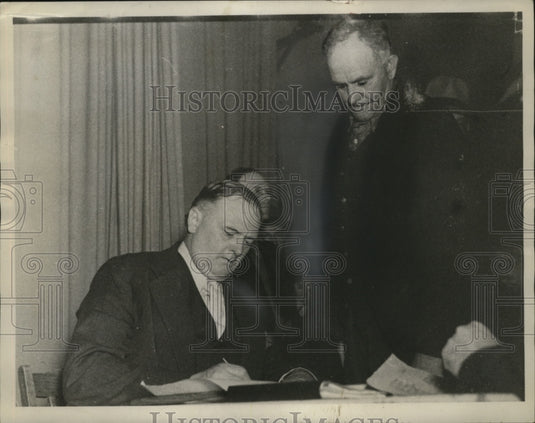 1938 Press Photo Sheriff Fred Seger, Commander of Regiment of "Rough Riders"