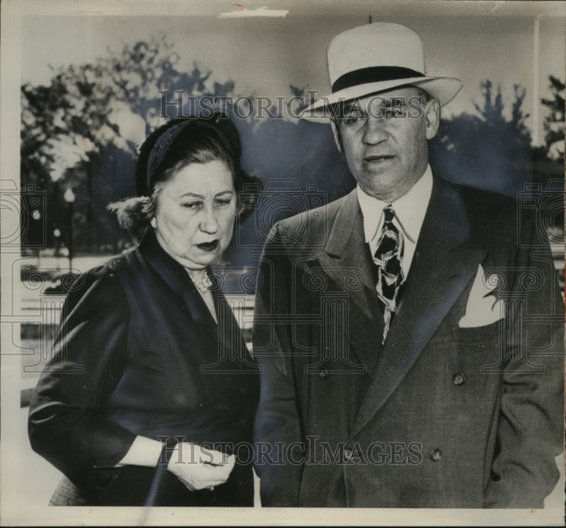 Load image into Gallery viewer, 1953 Press Photo Henry W. Gruenwald with wife after contempt of congress
