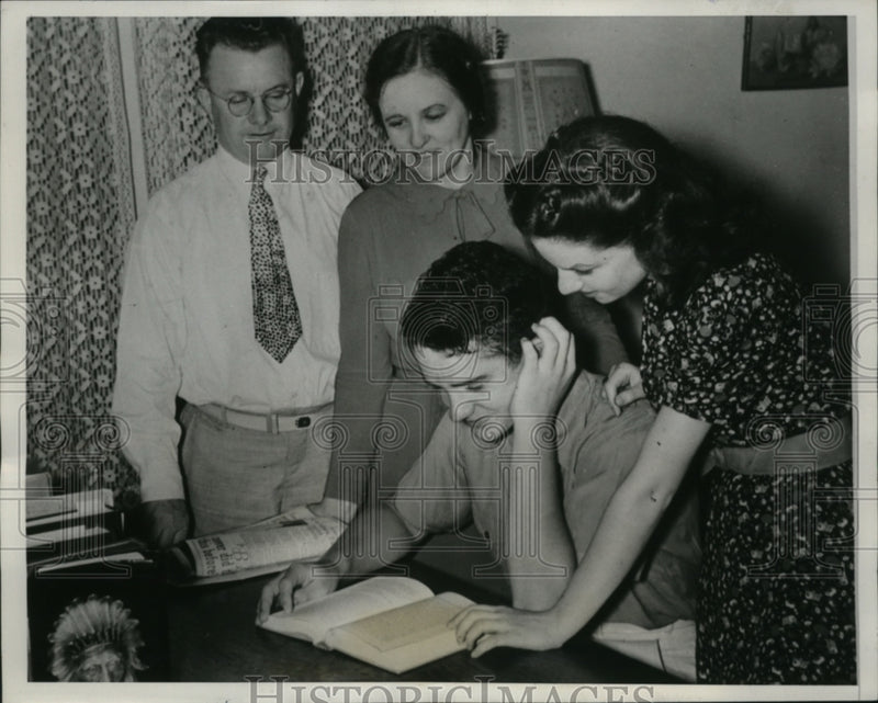 Load image into Gallery viewer, 1939 Press Photo George Wild Jr. enrolled in University of Oklahoma engineering
