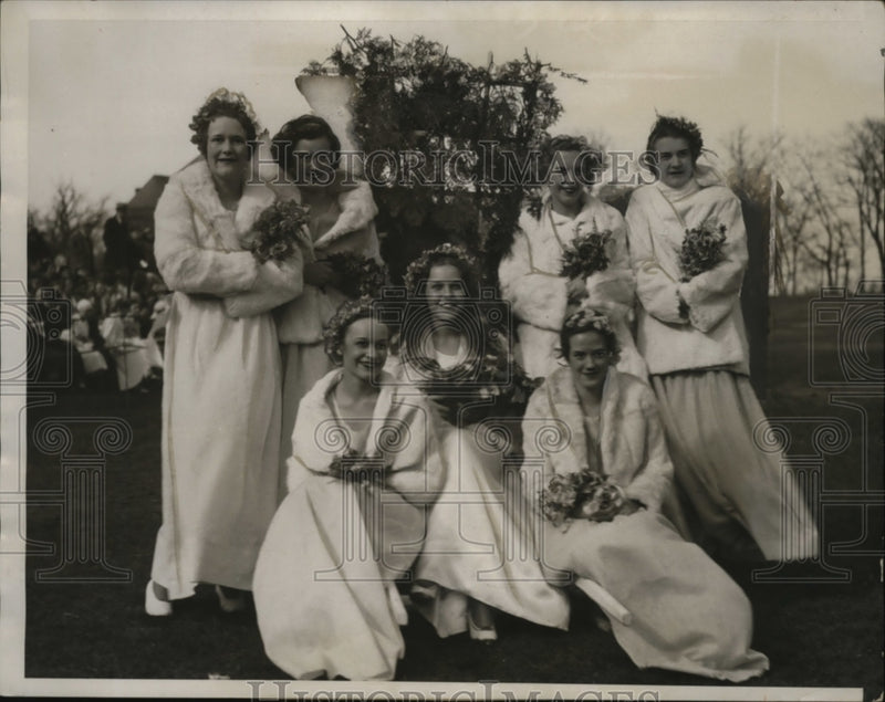 Load image into Gallery viewer, 1933 Press Photo Jean Hoch May Queen of Spring Festival at Northwestern Univ.
