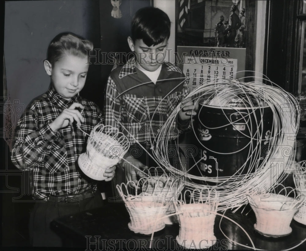 1954 Press Photo James Reeves, Bill Kallberg of Independence School, Ohio