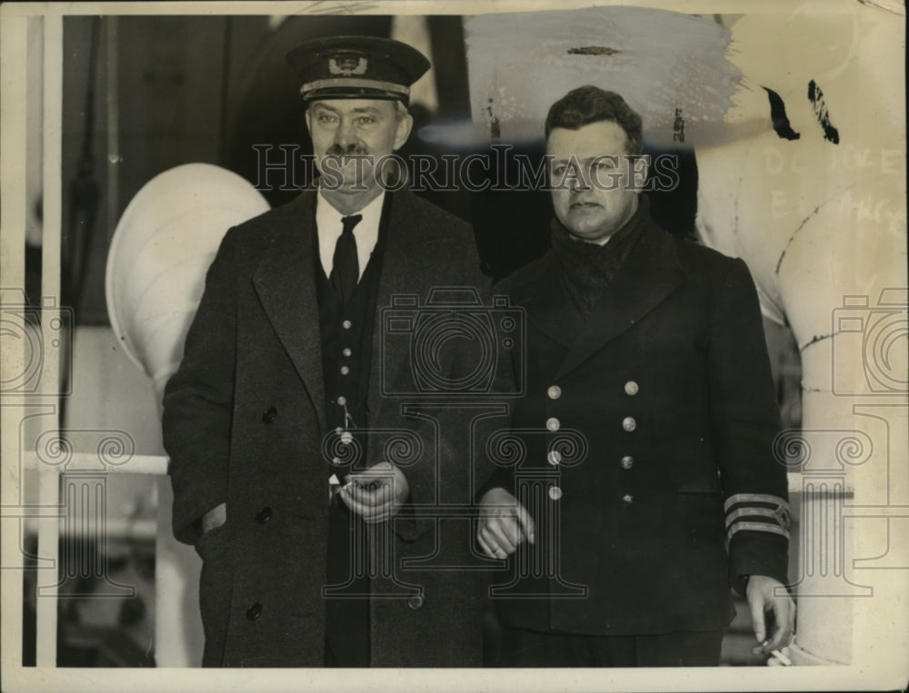 1934 Press Photo Captain Thomas A. Kelley, Allen Murray in Quarantine, New York