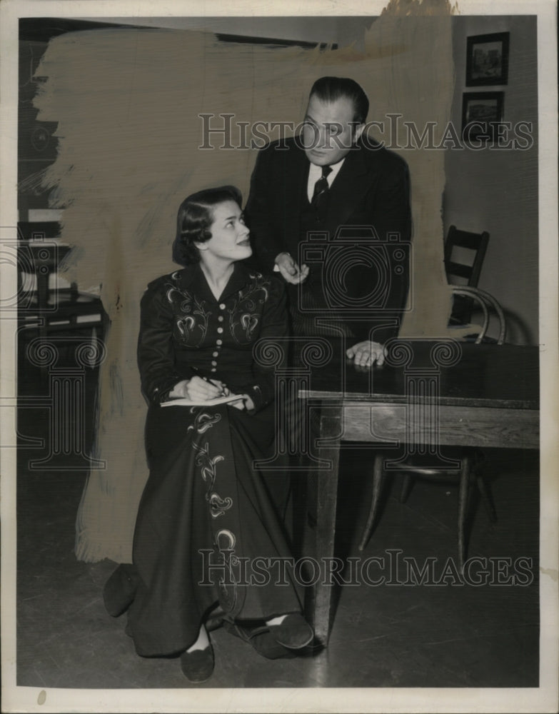 1950 Press Photo Ruth G. Leesher, Ruth Julius Model at The Temple - neo05654