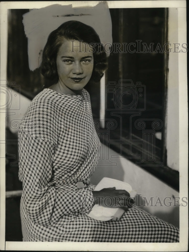 Load image into Gallery viewer, 1934 Press Photo Carolyn Lockwood in New York Aboard S.S. Exorchorda - neo05662
