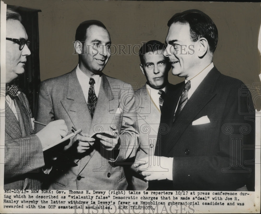 1950 Press Photo Gov. Thomas Dewey talks with reporters at Press Conference