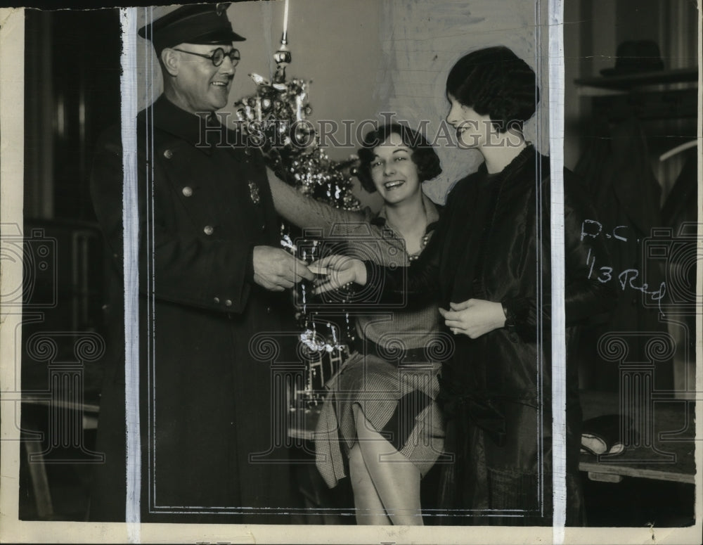 1927 Press Photo Patrolman Bill Geiger & Katherine Johnson, Marion Duddy