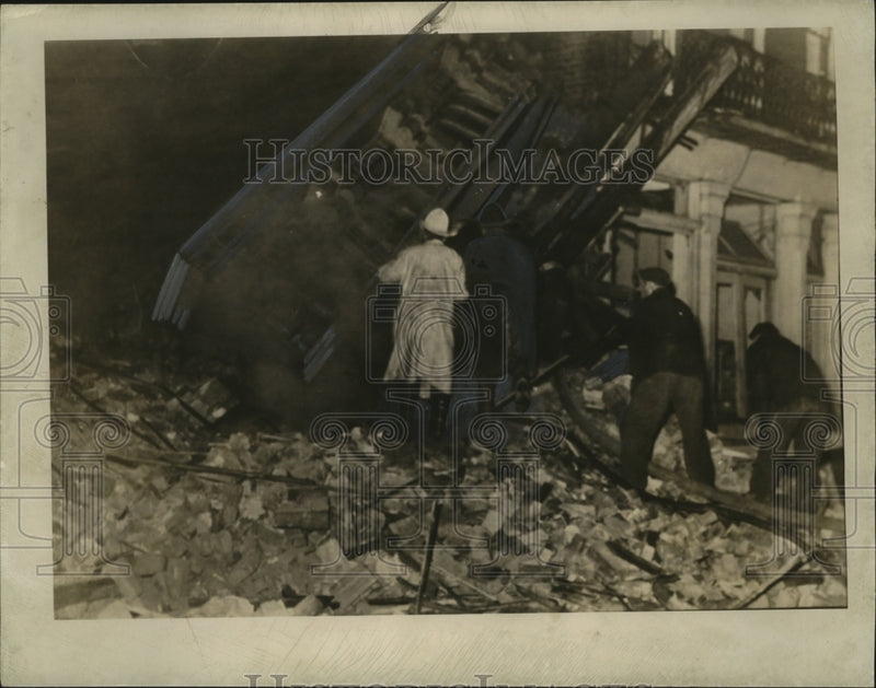 Load image into Gallery viewer, 1940 Press Photo Cincinnati Explosion - neo05877
