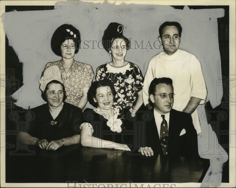 Load image into Gallery viewer, 1941 Press Photo Dress &amp; Beauty Shop Operators Sponsoring Contest - neo05896
