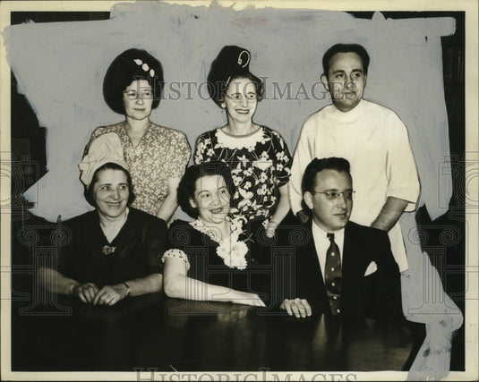 1941 Press Photo Dress & Beauty Shop Operators Sponsoring Contest - neo05896