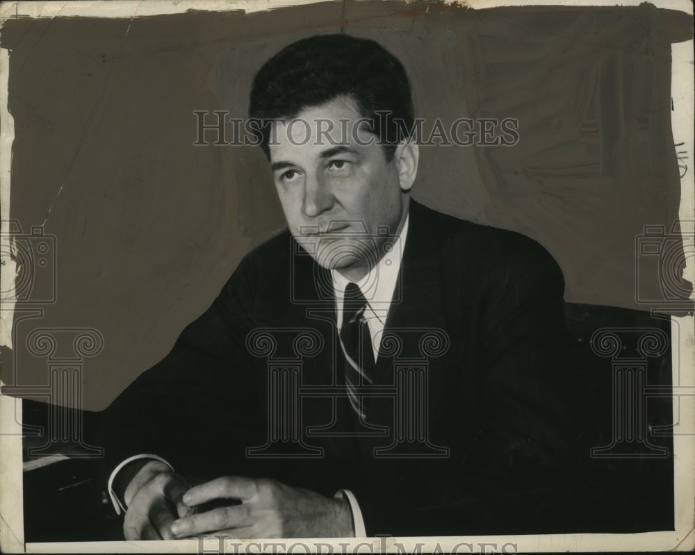 1944 Press Photo Mayor Frank J. Lauschi of Cleveland at his desk at City Hall