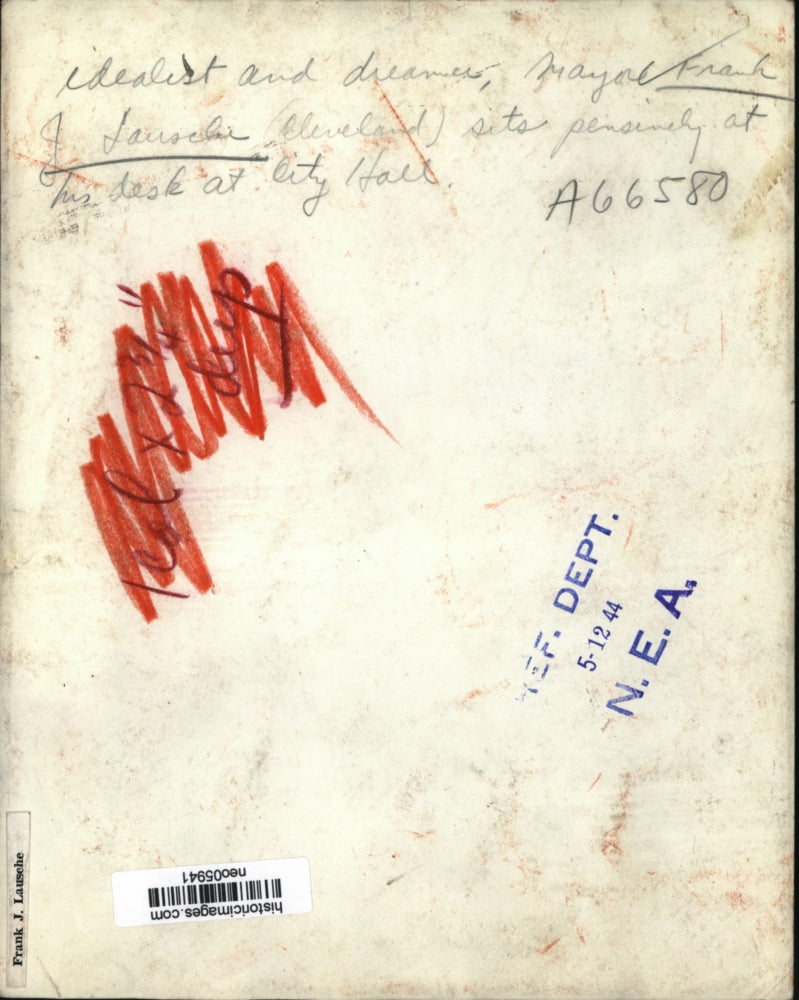 1944 Press Photo Mayor Frank J. Lauschi of Cleveland at his desk at City Hall