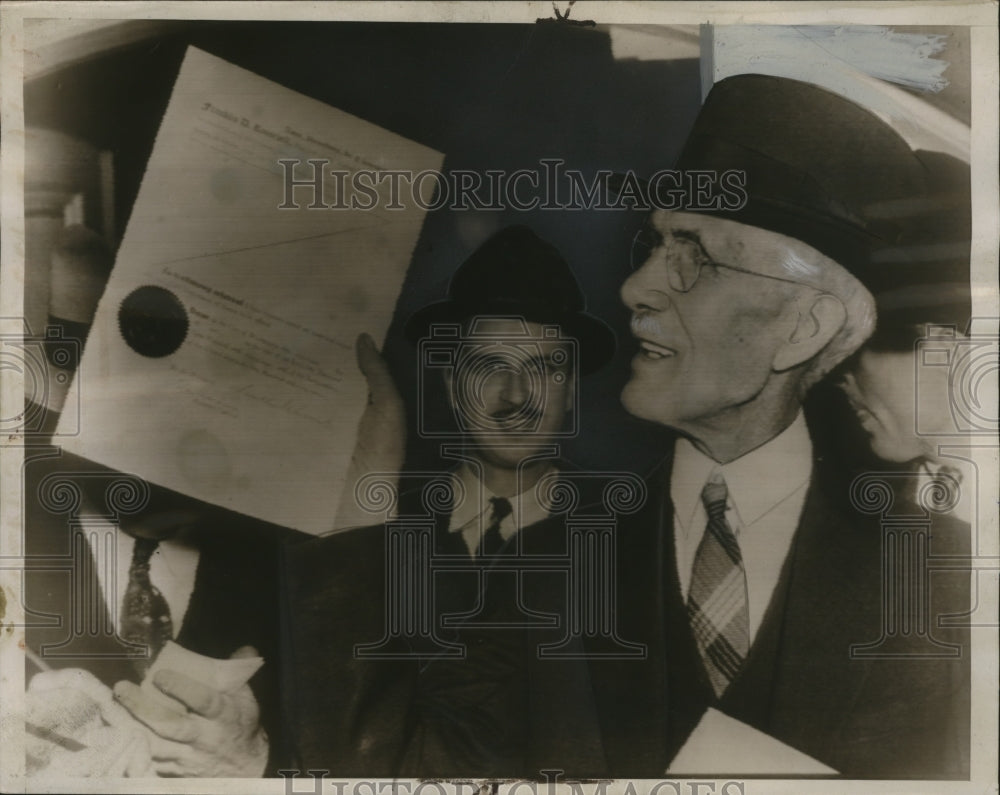 1938 Press Photo Dr. Francis E. Townsend gets pardon for sentence at US Marshal