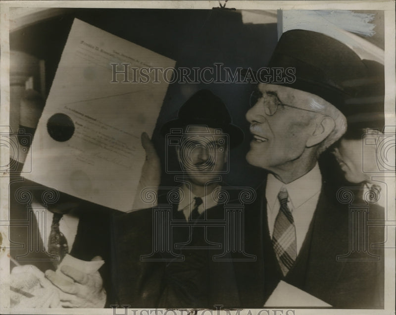 Load image into Gallery viewer, 1938 Press Photo Dr. Francis E. Townsend gets pardon for sentence at US Marshal
