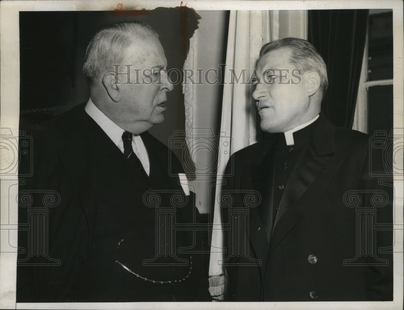 Load image into Gallery viewer, 1945 Press Photo Sen. David Walsh &amp; Rev. Richard Cushing attend Inauguration
