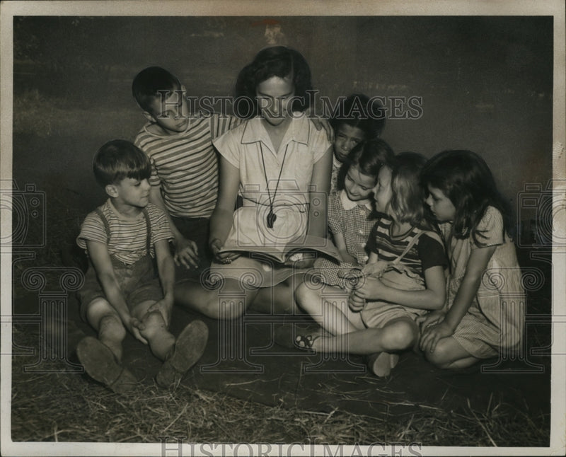 Load image into Gallery viewer, 1947 Press Photo Katherine Wright, Counselor at Salvation Army Camp, Mentor Ohio

