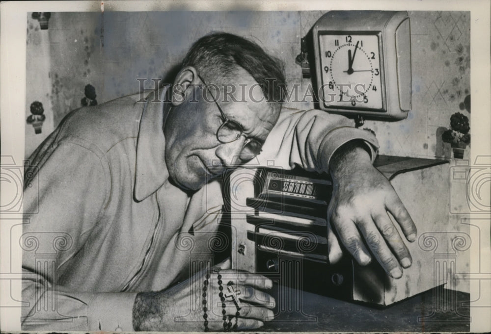1954 Press Photo Walter Tartar Gives Up His 24-Hour Ordeal of Waiting For Son