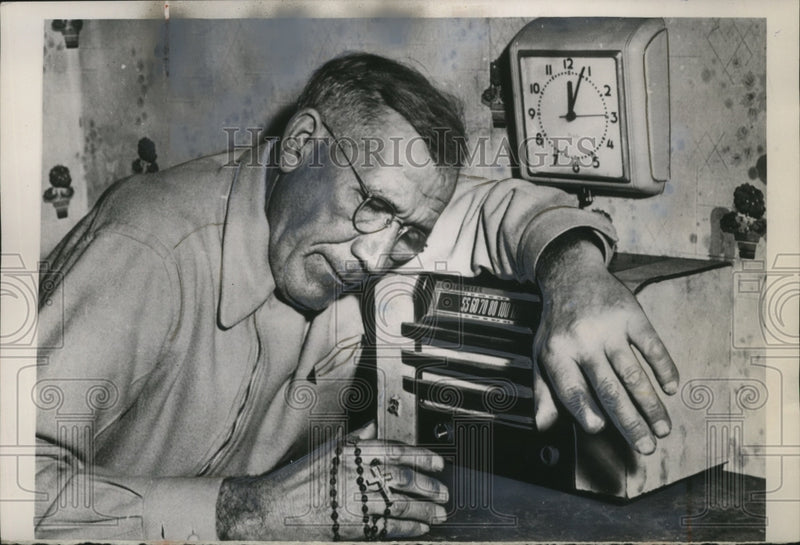Load image into Gallery viewer, 1954 Press Photo Walter Tartar Gives Up His 24-Hour Ordeal of Waiting For Son
