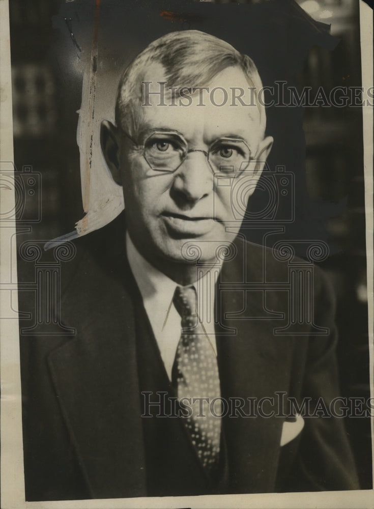 1932 Press Photo Judge Charles C. Bradley threaten by farmers - neo06277
