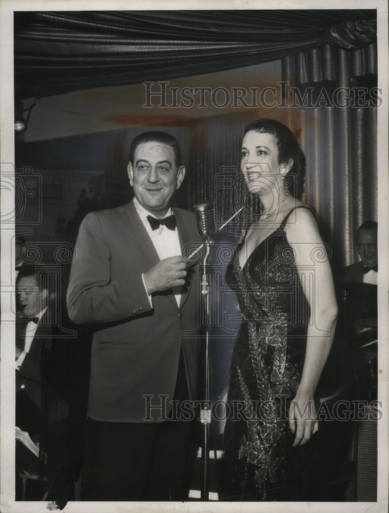 Load image into Gallery viewer, 1960 Press Photo Guy Lombardo &amp; Page Morton - neo06282
