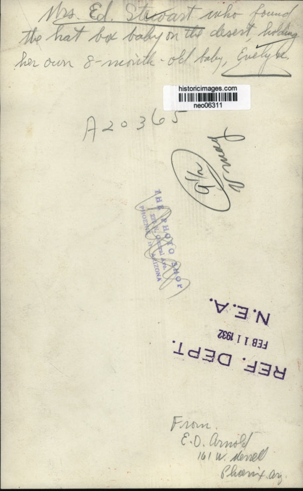 1932 Press Photo Mrs. Ed Stewart found hat box baby, with her daughter Evelyn