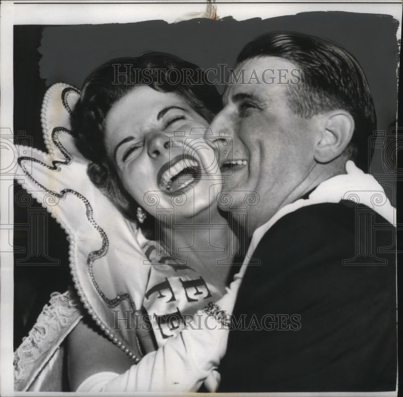 Load image into Gallery viewer, 1959 Press Photo Carolyn Harris daughter of Rep. Oren Harris Queen of Festival
