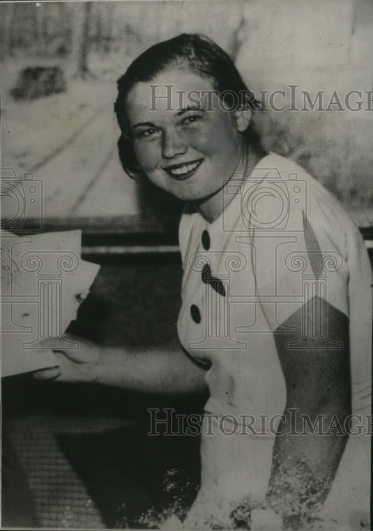 1937 Press Photo Danish Swimmer Jenny Hammersgaard After Kattegat Distance Swim