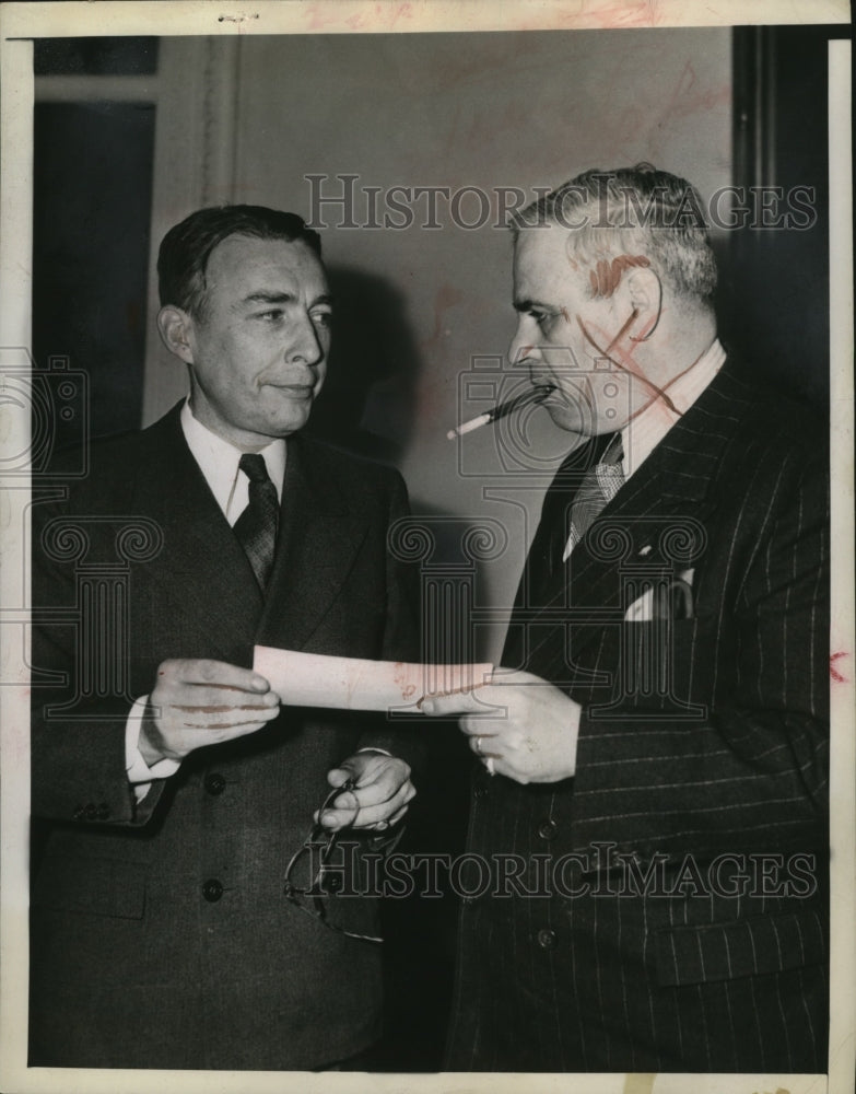Load image into Gallery viewer, 1943 Press Photo Adolf A. Berle Jr. of Mexico Given Petroleum Settlement Check
