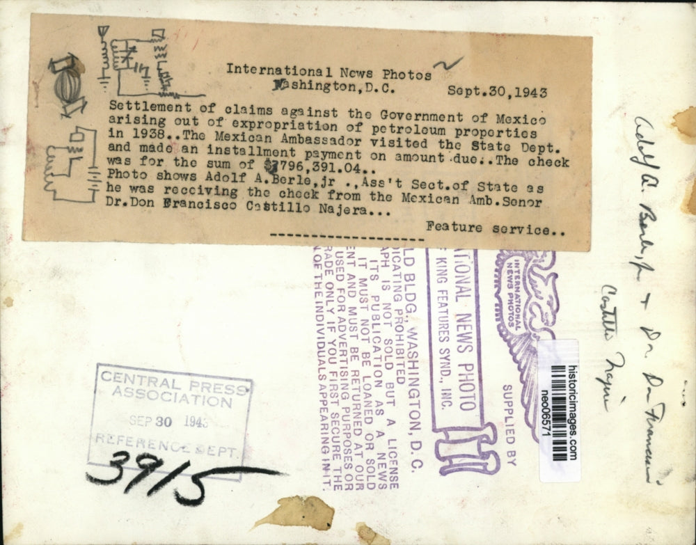 1943 Press Photo Adolf A. Berle Jr. of Mexico Given Petroleum Settlement Check