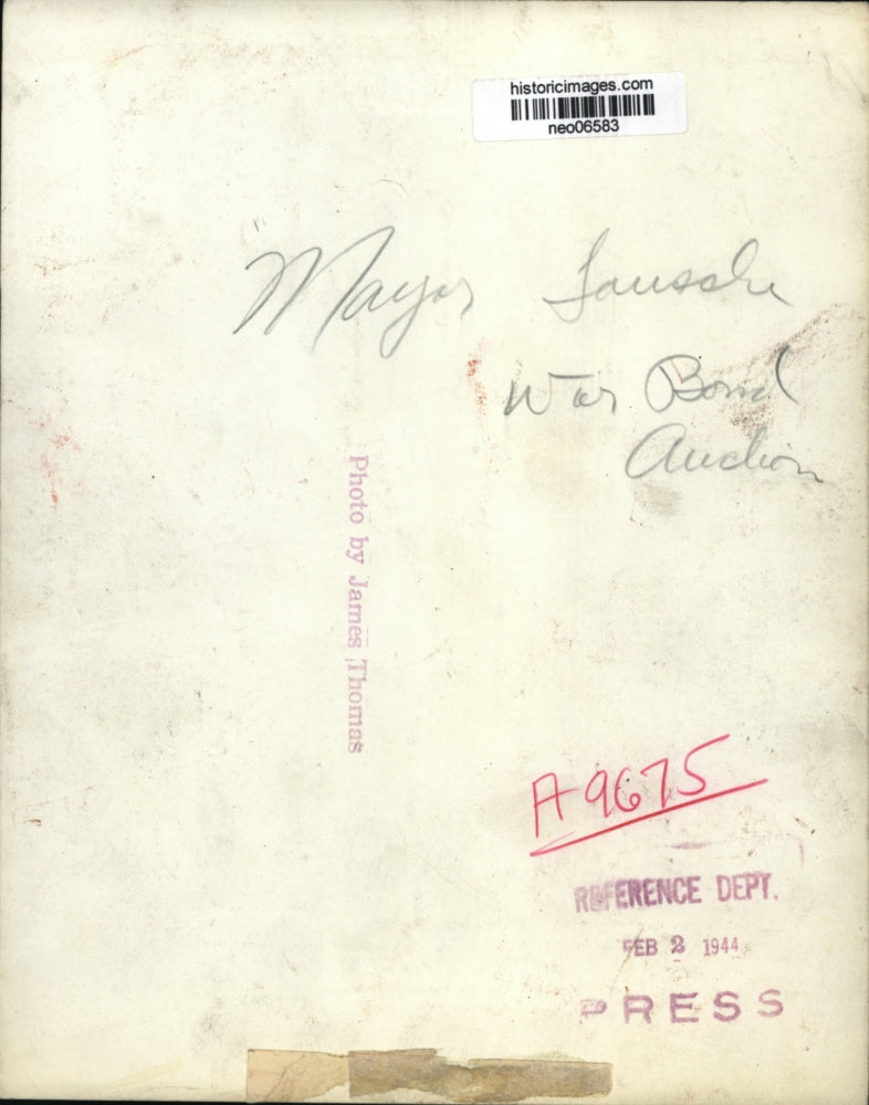 1944 Press Photo Mayor Frank Lausche at War Bond Auction - neo06583