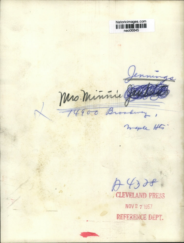 1957 Press Photo Mrs. Minnie Jennings Maple Heights - neo06845