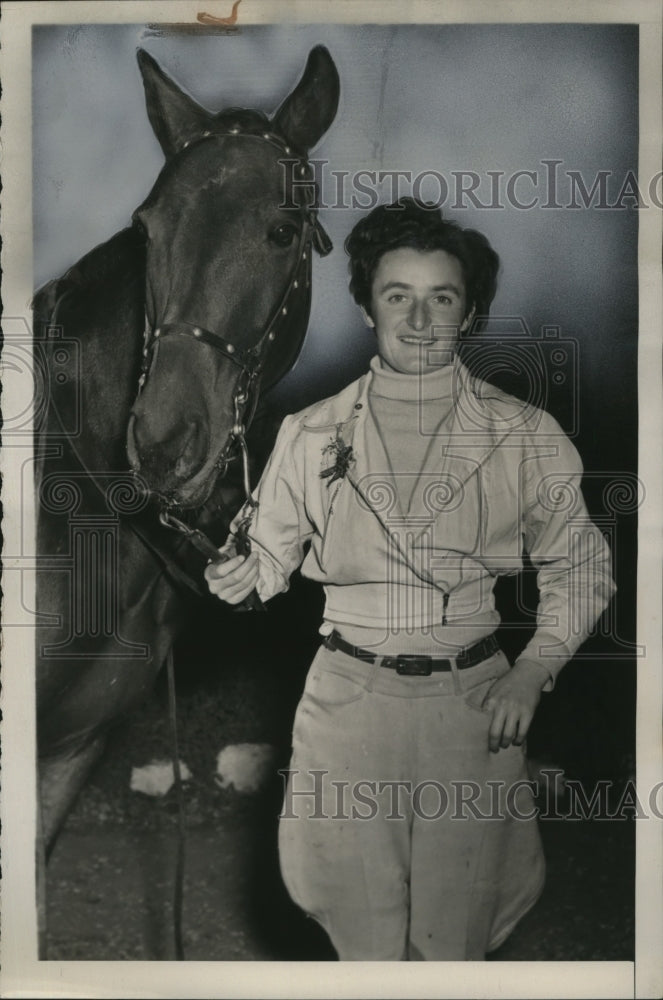 1940 Press Photo Mary Bosanguet completed 4000 mile horseback trip to New York