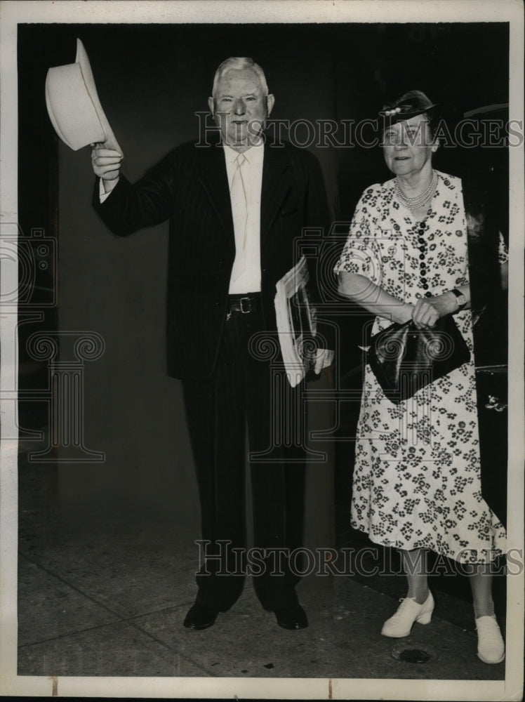 Load image into Gallery viewer, 1937 Press Photo Garner &amp; Wife - neo07566
