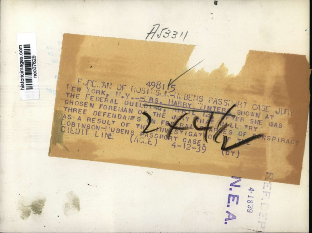 1939 Press Photo Mrs. Harry Winters at Federal Building for Robinson-Rubens case