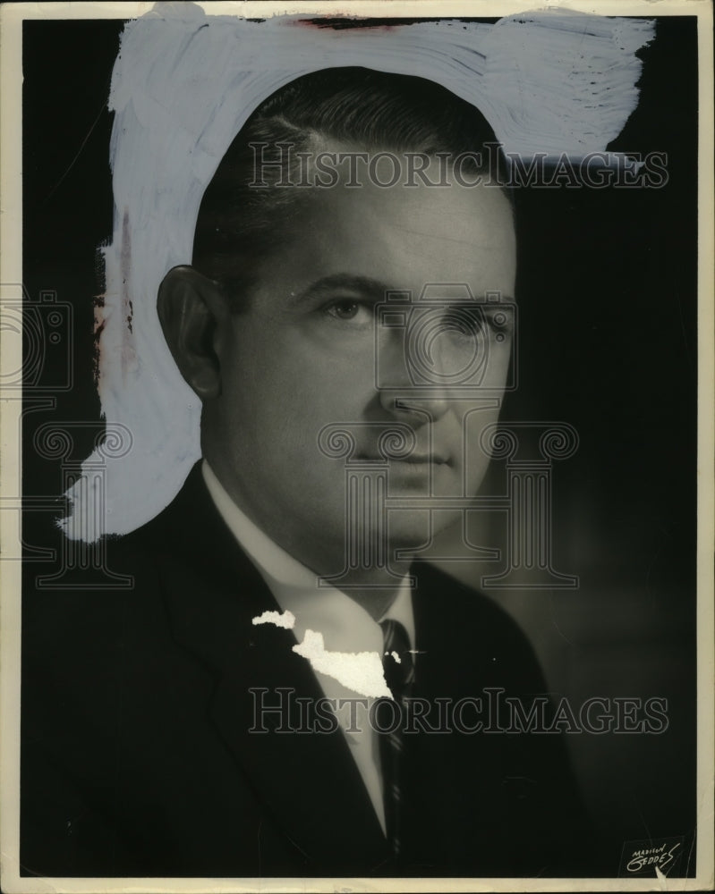 Load image into Gallery viewer, 1953 Press Photo Warner B. Bishop President Union Financial Corp. &amp; Union Saving
