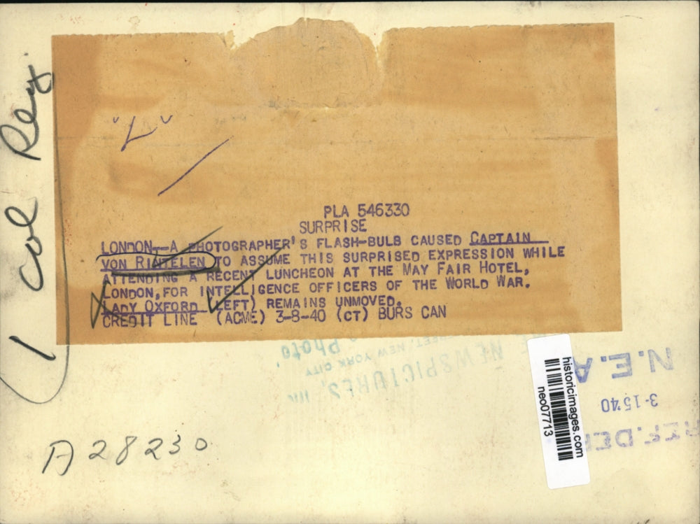 1940 Press Photo Capt. Von rintelen & Lady Oxford attend luncheon Mayfiar Hotel