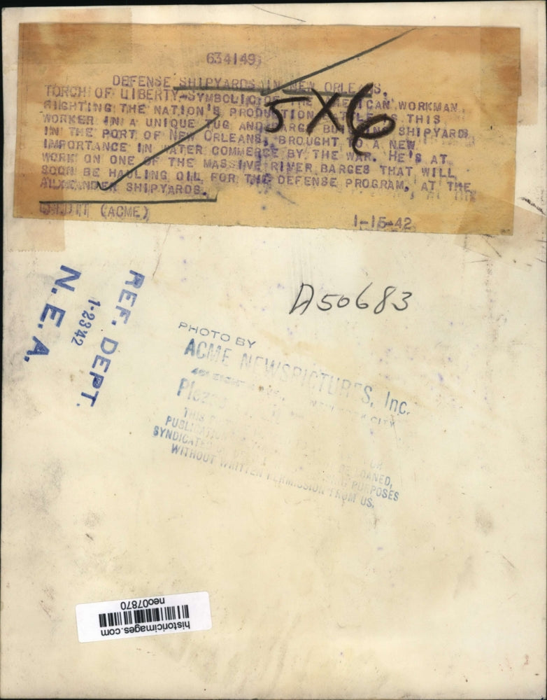 1942 Press Photo River Barge Welder at Alexander Shipyards, New Orleans