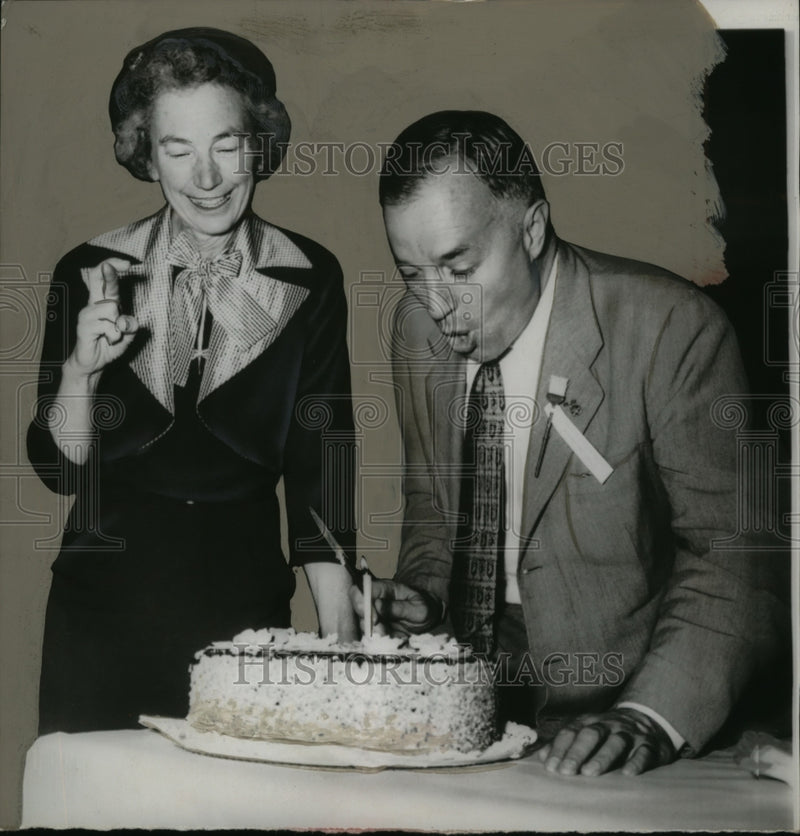 Load image into Gallery viewer, 1952 Press Photo Charles Taft Blowing out Birthday Candles - neo07985
